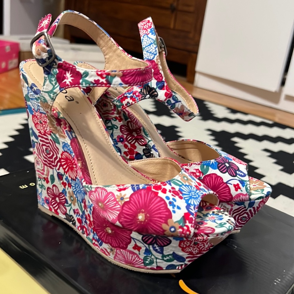 Diva platform red floral ankle strap summer wedges